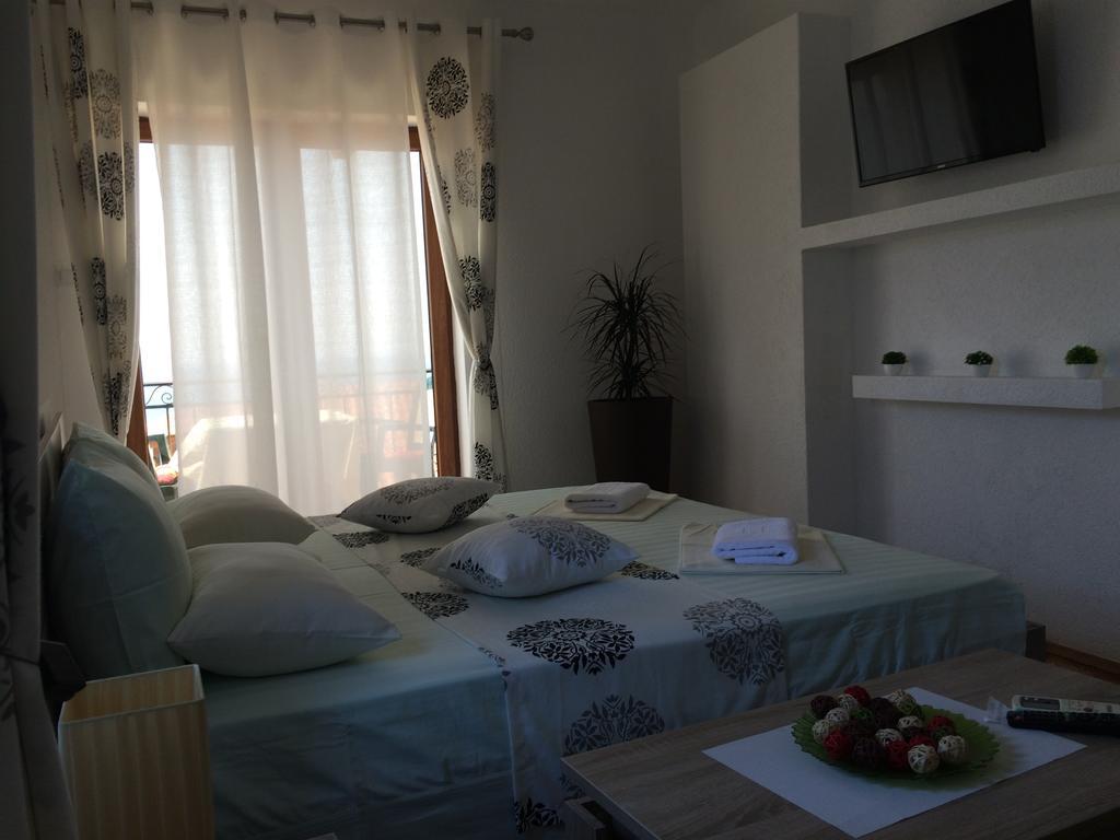 Apartments Debora Ulcinj Ngoại thất bức ảnh